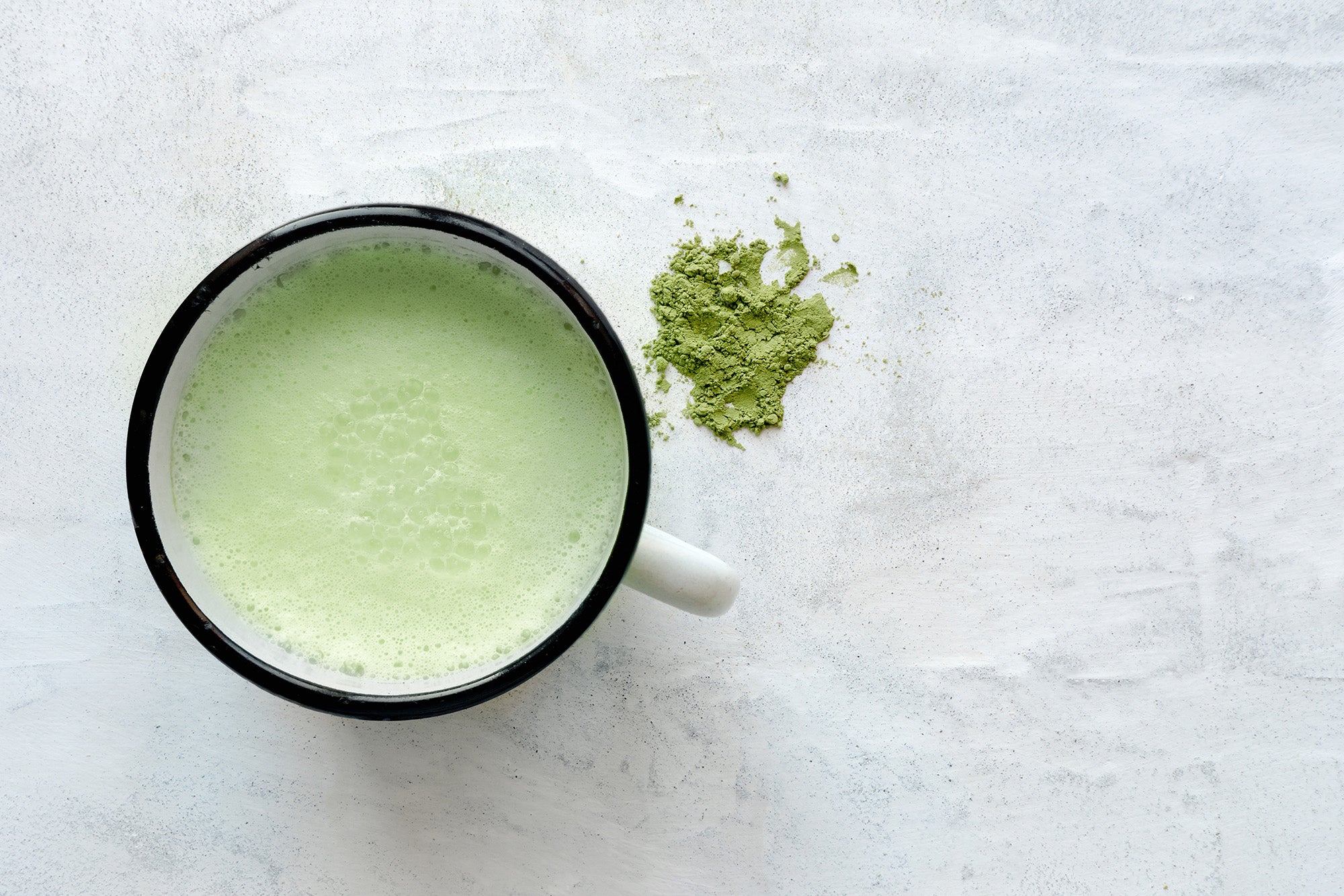 Matcha bomb latte