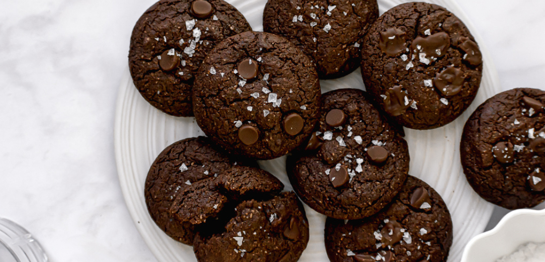 Chocolate gingerbread vegan protein cookies