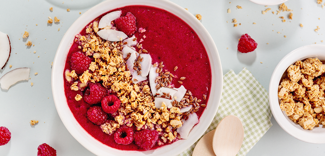 Superfood smoothie bowl for muscle growth with raspberries, yogurt, and oats